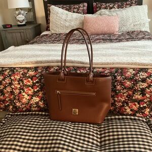 Dooney & Bourke Brown Smooth Leather Quincey Zip Tote Bag Purse w/Pockets EUC